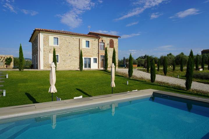 Casa vacanza per 14 persone, con Idromassaggio e Giardino