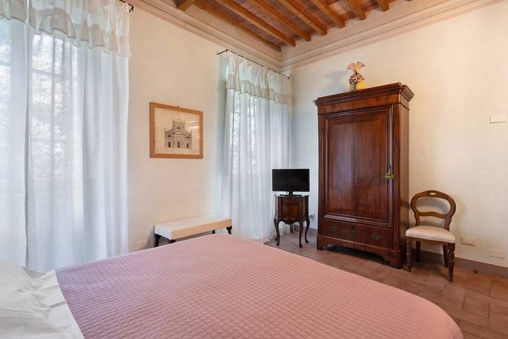 Camera 'Villa Lombardi - Camera 5' con piscina condivisa, Wi-Fi e aria condizionata in Camaiore (Toscana), Riviera Toscana