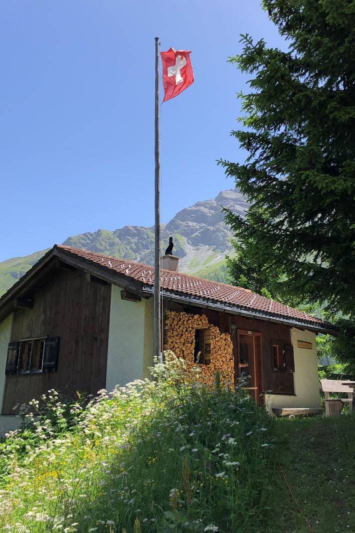 Ferienhaus für 4 Personen, mit Terrasse und Garten sowie Ausblick in Surses