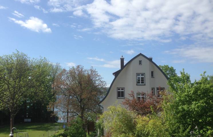 Ferienwohnung für 3 Personen, mit Balkon/Terrasse und Terrasse sowie Garten und Seeblick in Konstanz