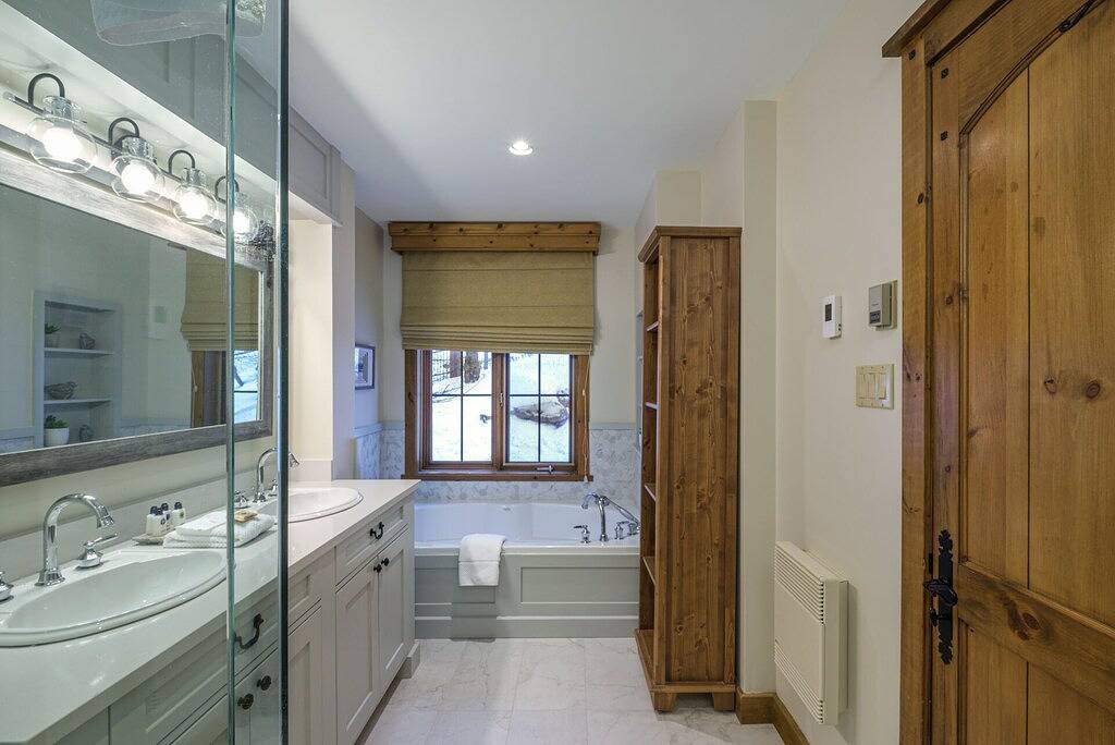 Ganze Wohnung, Equinox Condo | On-Resort Luxury | Direct Ski Access | Stunning View / Tremblant Living in Mont-Tremblant