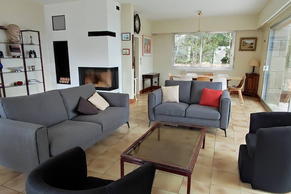 Gran casa con vistas al mar y acceso a la playa. in Lancieux, Región de Dinan