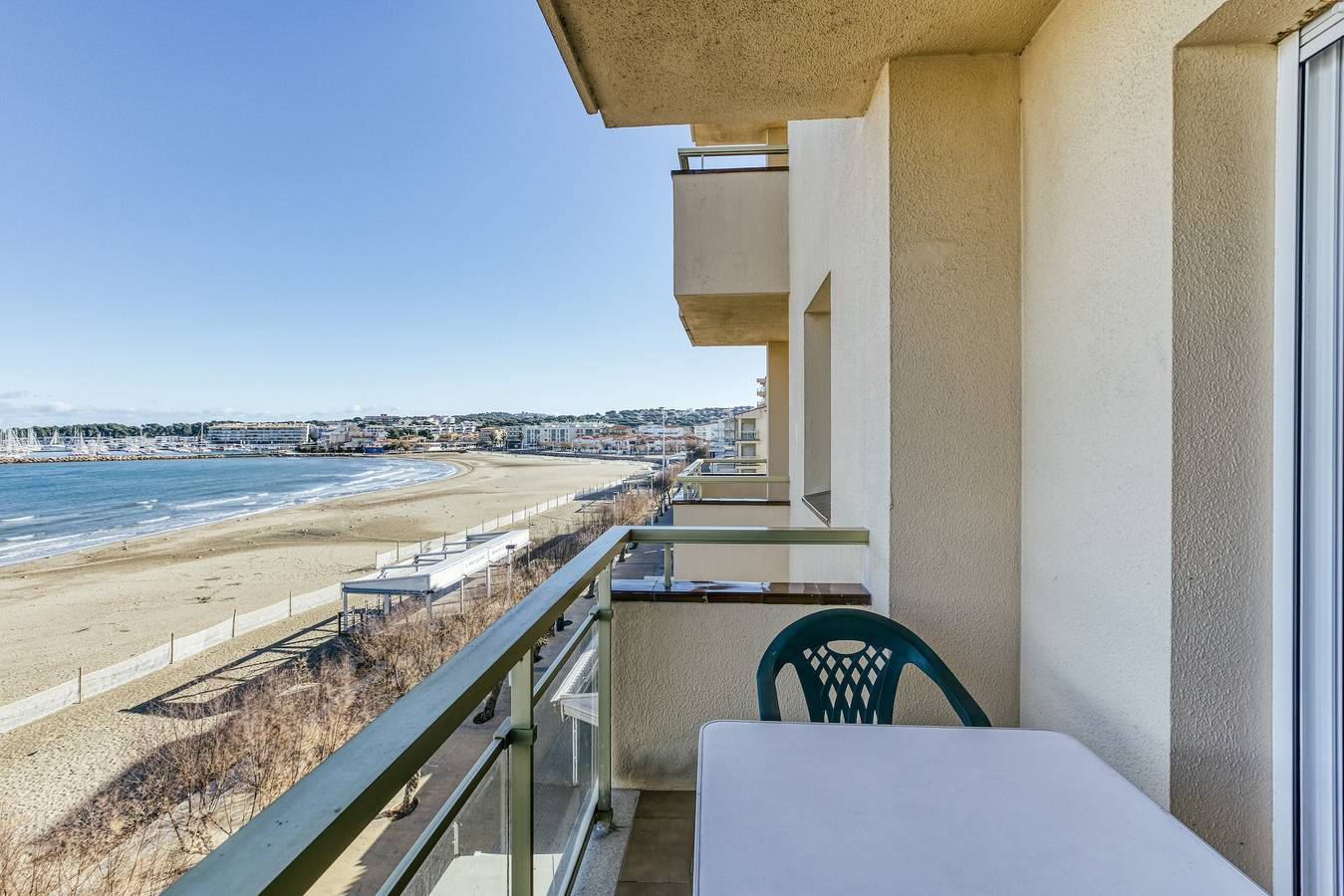 Entire apartment, Apartment 'Platja Mar 3º' with Sea View and Balcony in l'Escala, Upper Empordà