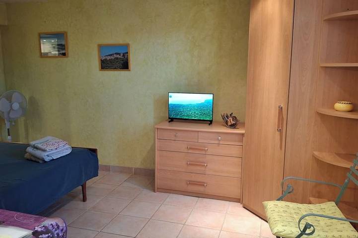 Gîte pour 2 personnes, avec jardin et terrasse à Pierrefeu-du-Var - 4