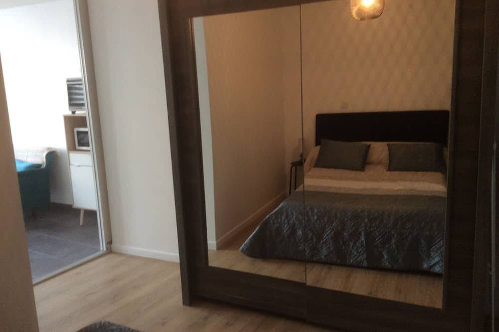 Entire apartment, Pleasant apartment with separate bedroom in Cherbourg-Octeville, Cherbourg-en-Cotentin