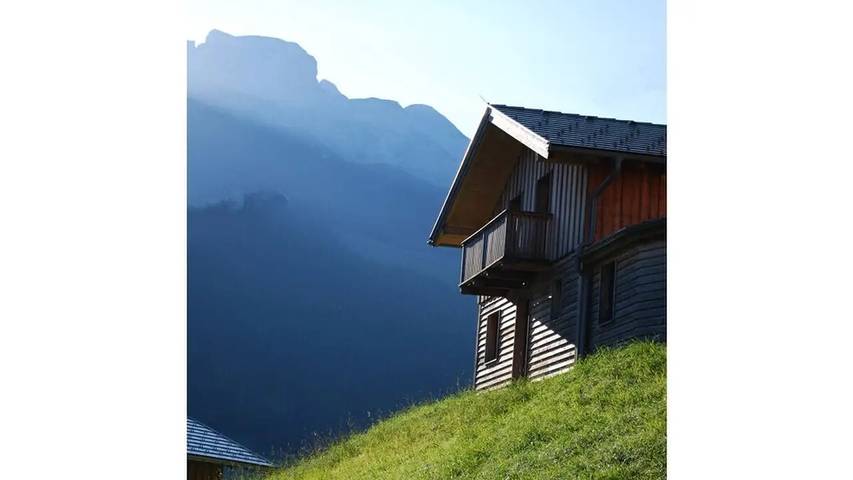 Chalet für 9 Personen, mit Balkon und Terrasse sowie Garten und Pool in Dachstein West