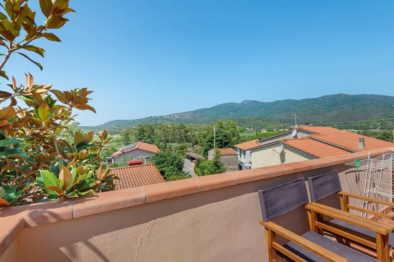 Ganze Wohnung, Ferienwohnung 'Casa Vacanza Condominio La Magnolia' mit Bergblick, Balkon & Klimaanlage in Campo nell'Elba, Toskanischer Archipel