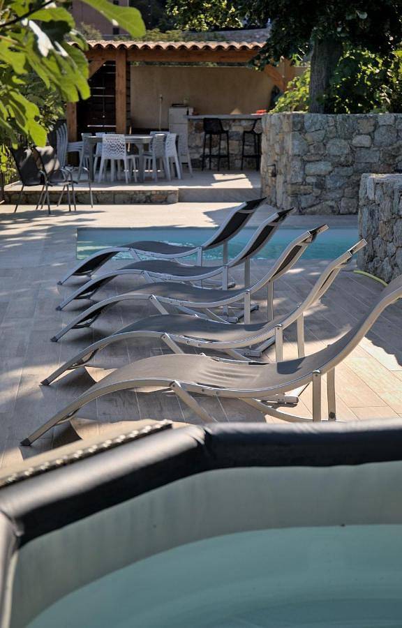 Location de vacances pour 14 personnes, avec balcon ainsi que piscine et vue à Novella - 3
