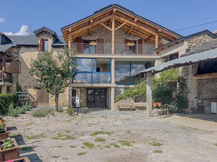 Apartamento para 13 personas, con jardín y vistas, Se admiten mascotas en Bourg-Madame