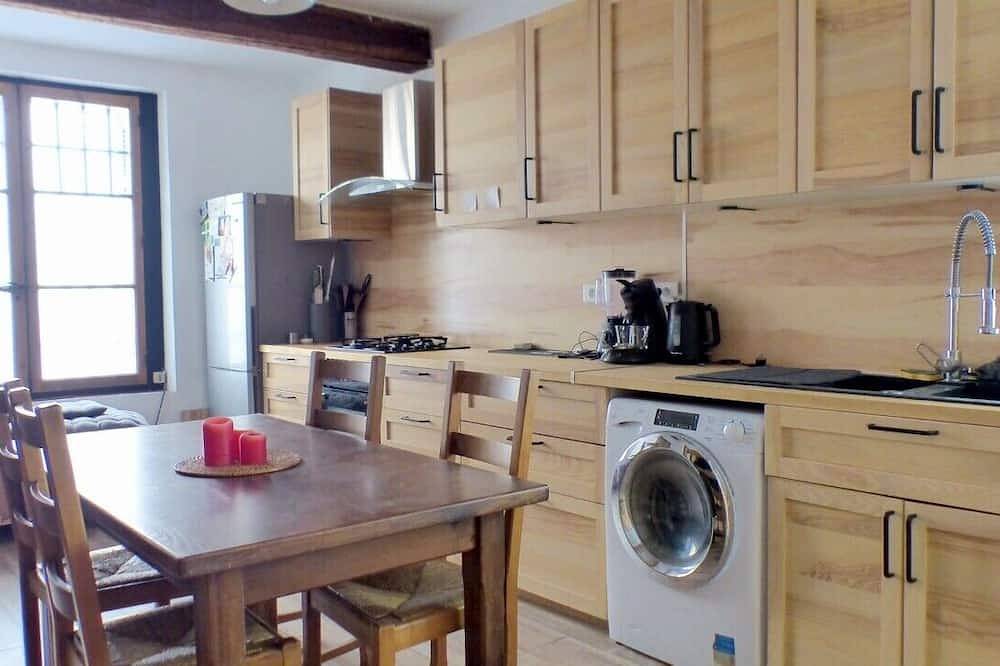 Entire apartment, Atypical apartment in the city center of Ollioules in Ollioules, Toulon region