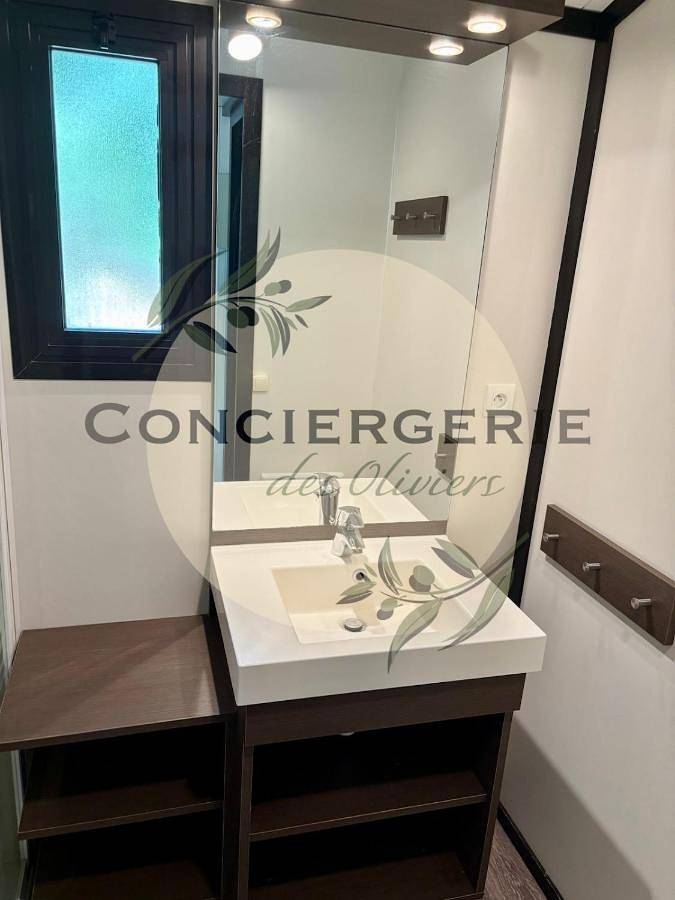Appartement entier, Two-Bedroom Apartment in Solliès-Toucas, Côte méditerranéenne (France)