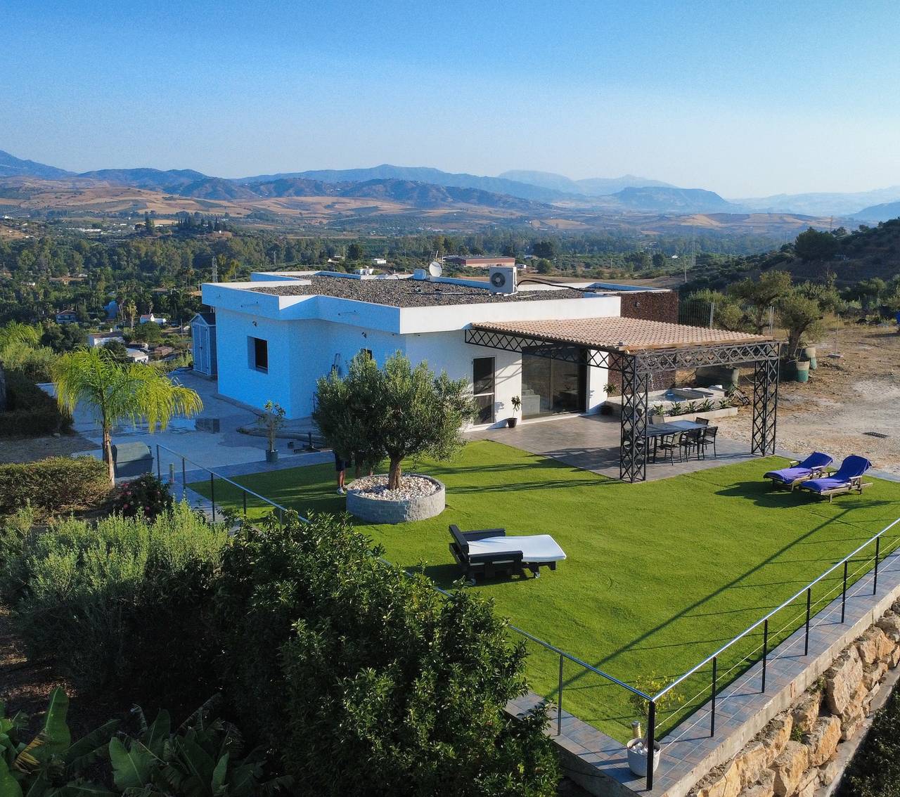 Country House in a Top Location with Mountain Views, Wi-Fi and Air Conditioning in Coín, Málaga Province