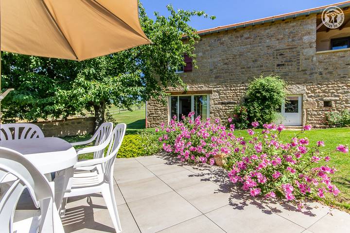 Gîte pour 4 personnes, avec Terrasse ainsi que Jardin et Piscine