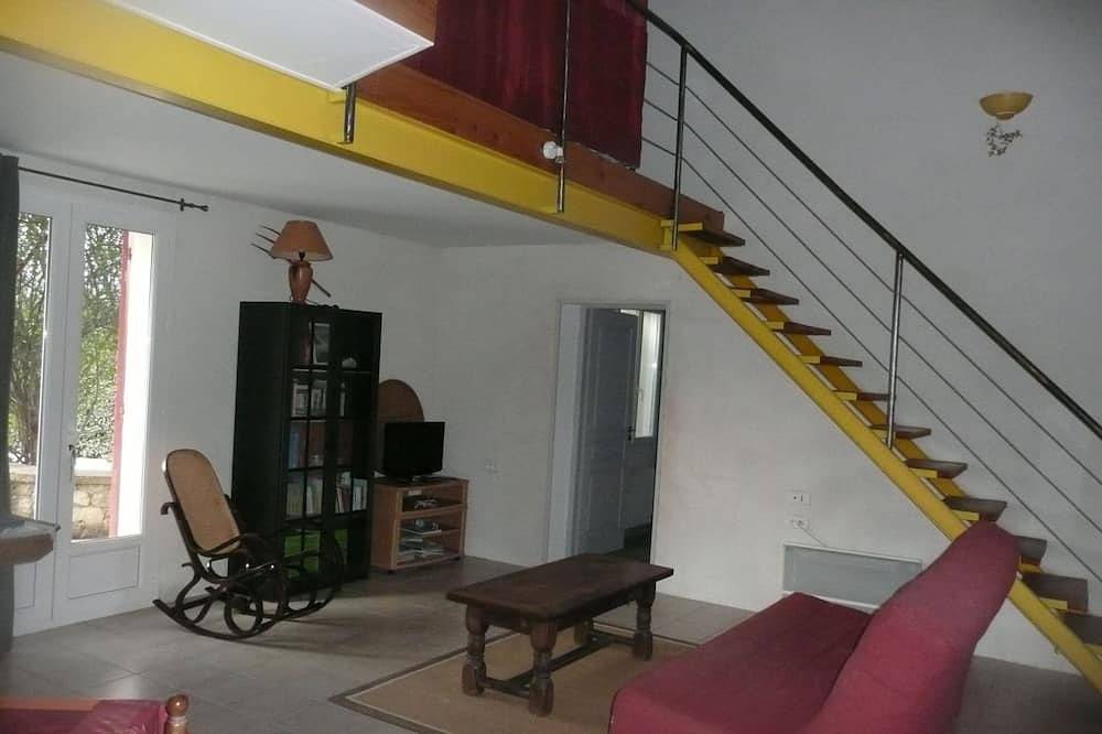Gîte à Mazan en Provence avec Piscine  (4 personnes) in Mazan, Parc naturel régional du Mont-Ventoux
