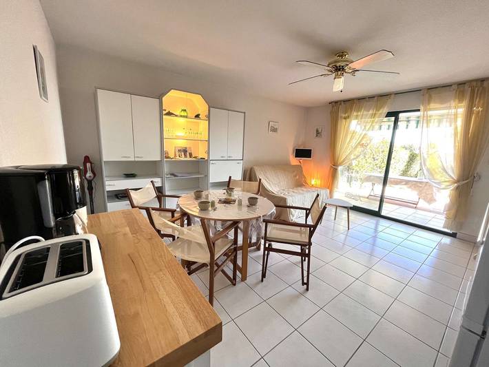 Ganze Wohnung, Studio/Kabine für 4 Personen, 80m vom Strand, Wlan, Terrasse, Parkplatz, Cavalaire-sur-Mer in Cavalaire-sur-Mer, Parc national Port-Cros