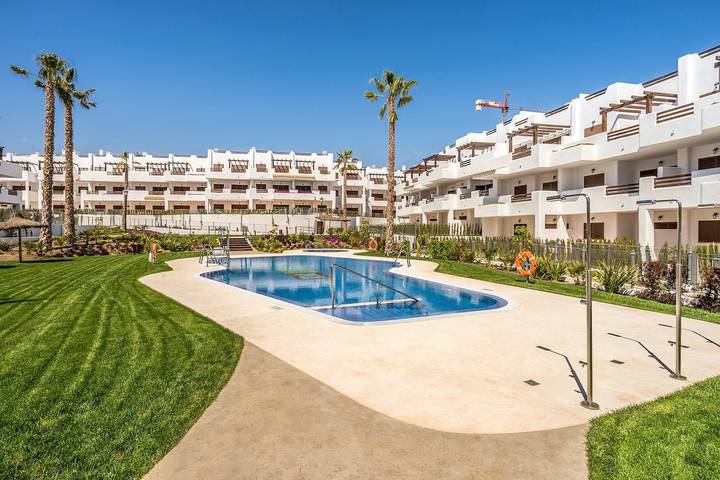 Apartamento para 4 personas, con Jacuzzi además de Terraza y Piscina en Pulpí
