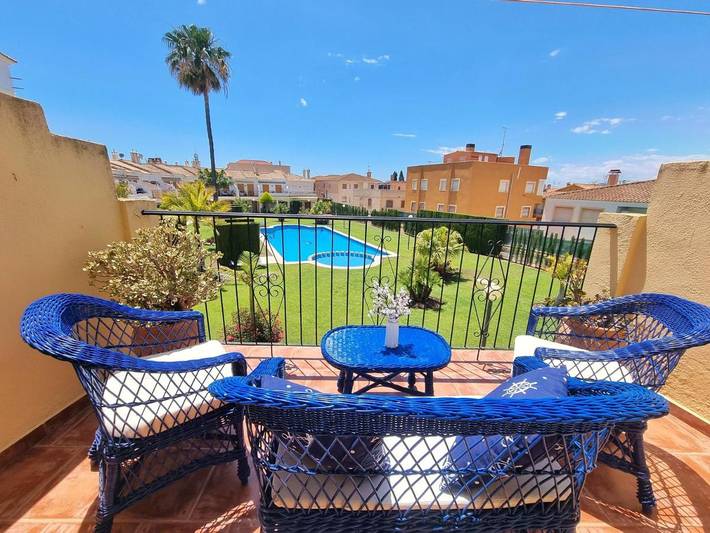 Apartamento para 7 personas, con Balcón y Terraza además de Jardín y Piscina en Calabardina