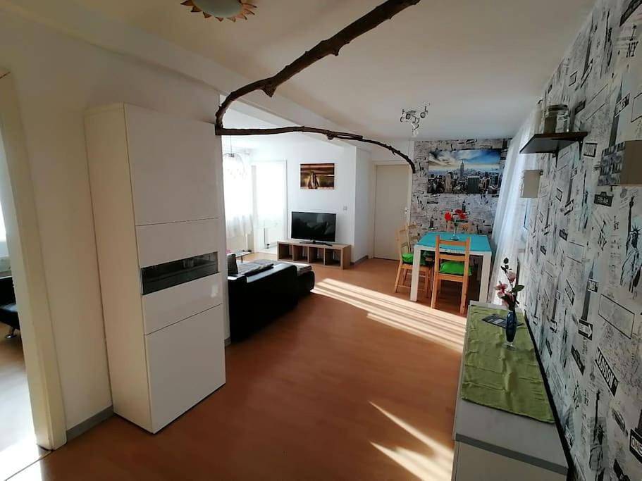 Appartement entier, One-Bedroom Apartment in Pirmasens, Arrondissement du Palatinat-Sud-Ouest
