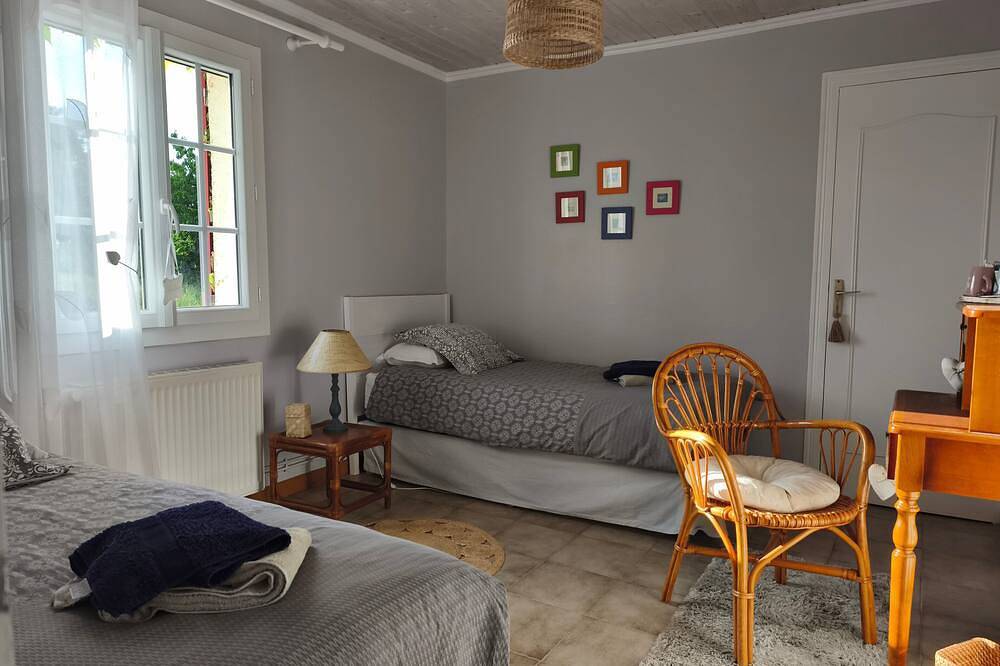 Chambres d'hôtes « Les Chambres D'Anel » avec piscine, terrasse partagées et Wi-Fi in Saint-Pourçain-sur-Besbre, Allier