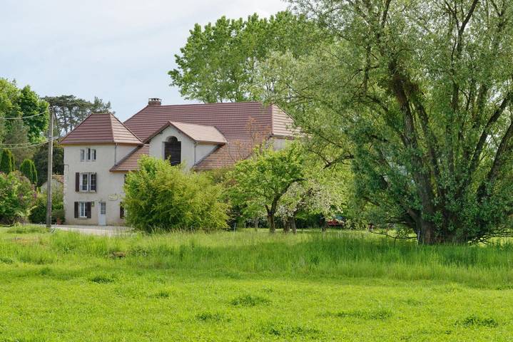 Gîte pour 10 personnes, avec jardin dans Villers-Farlay