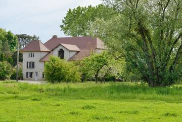Gîte pour 10 personnes, avec jardin dans le Jura