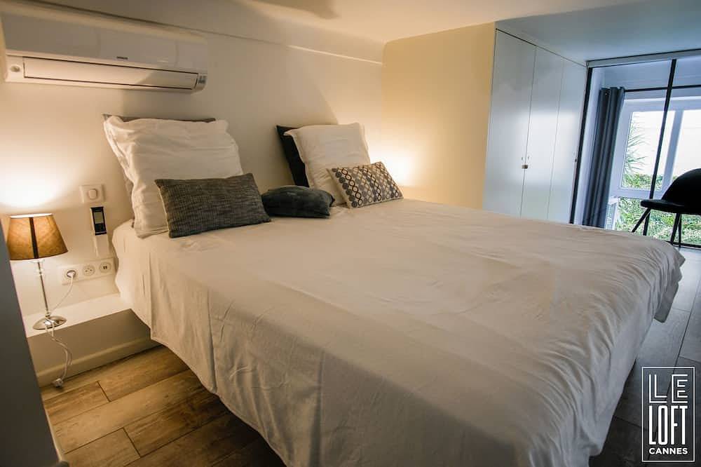 Entire apartment, Loft, 42m2 terrace, 2 steps from the Croisette in Cannes, Mediterranean Coast (France)