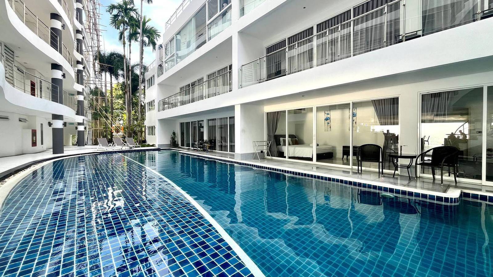Ganze Wohnung, B12a – 2-Zimmer-Apartment mit Service und Poolzugang, Karon Beach in Ban Karon, Karon