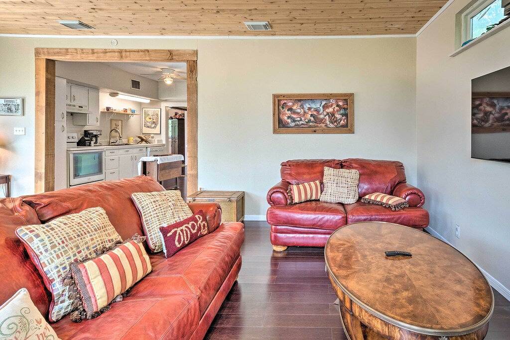 Pet-Friendly Austin Home w/ Deck, Yard, & Views! in Lake Travis