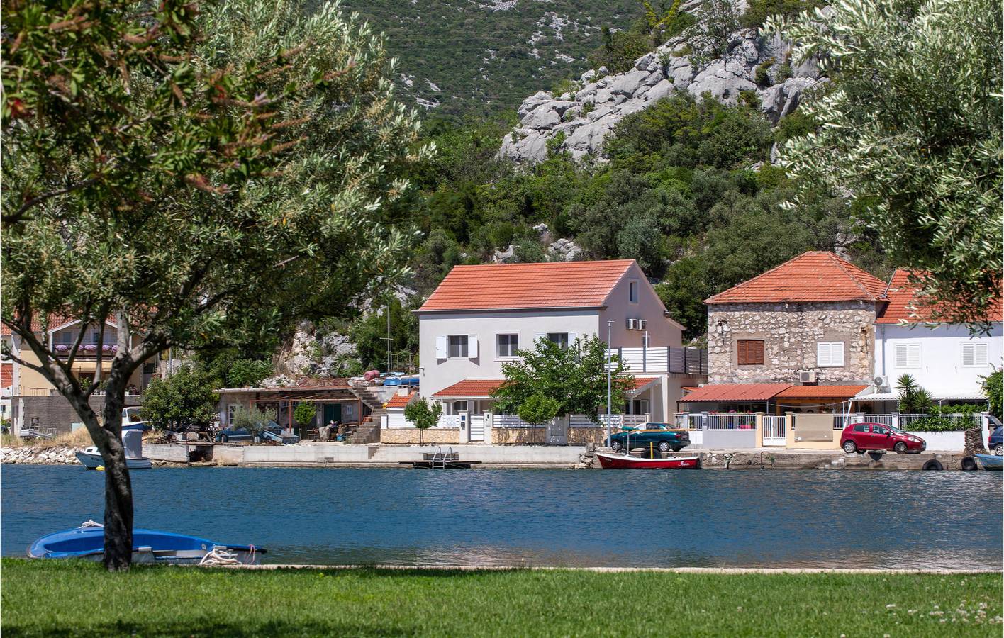 Charmantes Apartment mit Terrasse, WLAN und Parkplatz in der Nähe der Neretva in Rogotin, Dubrovnik-Neretva
