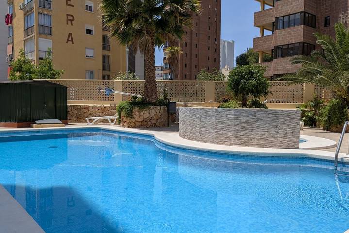 Apartamento de vacaciones para 5 personas, con balcón/terraza y piscina en Benidorm