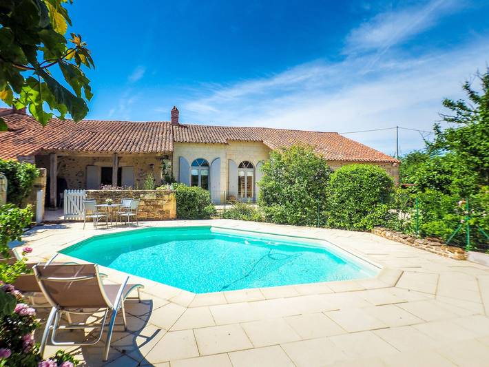 Location de vacances pour 8 personnes, avec jardin et piscine à Saint-Laurent-de-la-Salle