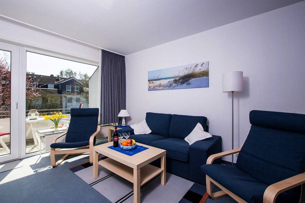 Ganze Wohnung, Helle 2-Zimmer-Ferienwohnung für 4 Personen mit Balkon und Privatparkplatz in Neustadt in Holstein, Ostholstein