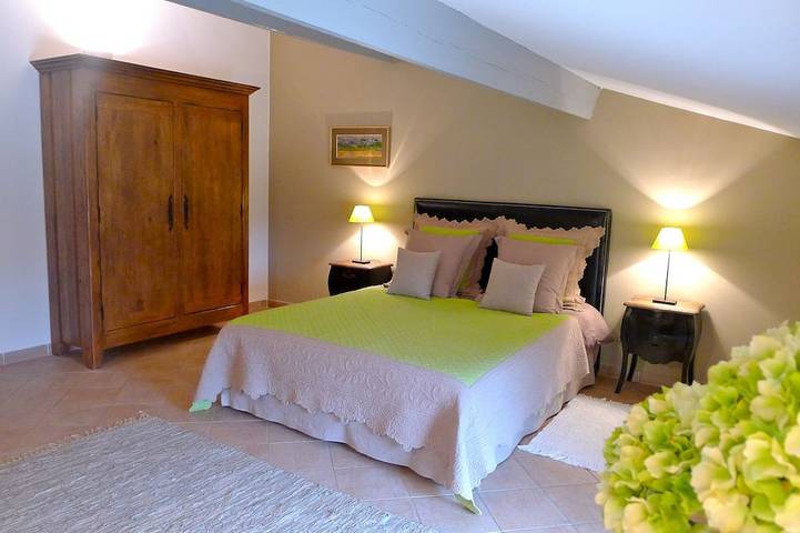 Gîte pour 6 personnes, avec piscine ainsi que terrasse et jardin à Vers-Pont-du-Gard - 4