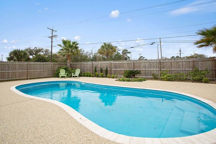 Vacation rental for 5 people, with balcony and pool in Bay St. Louis