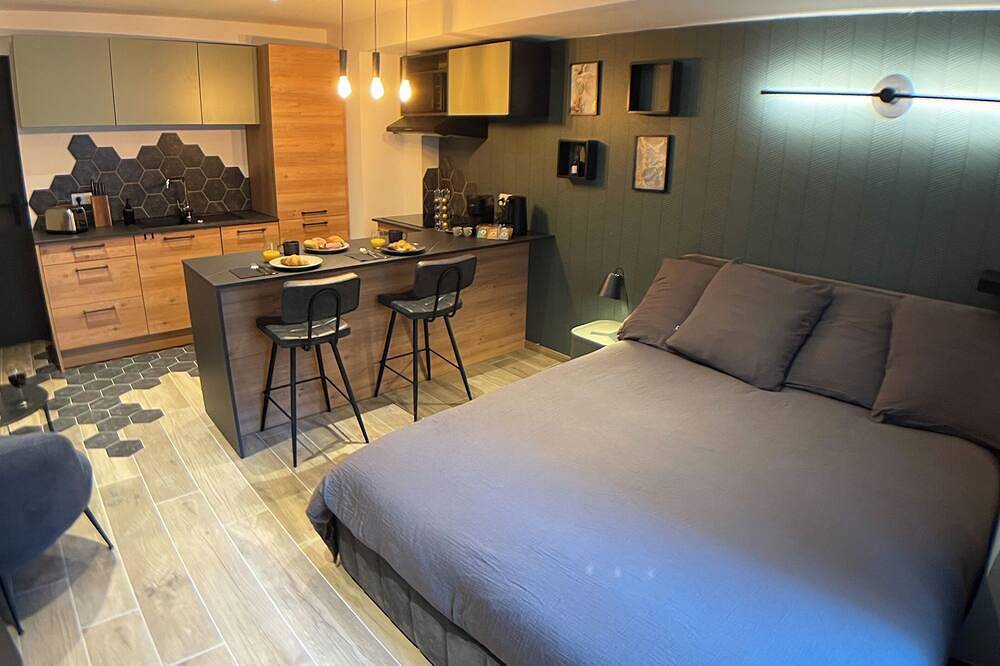 Entire apartment, Las Torres Appart'hôtel 1 in Manosque, Parc naturel régional du Luberon