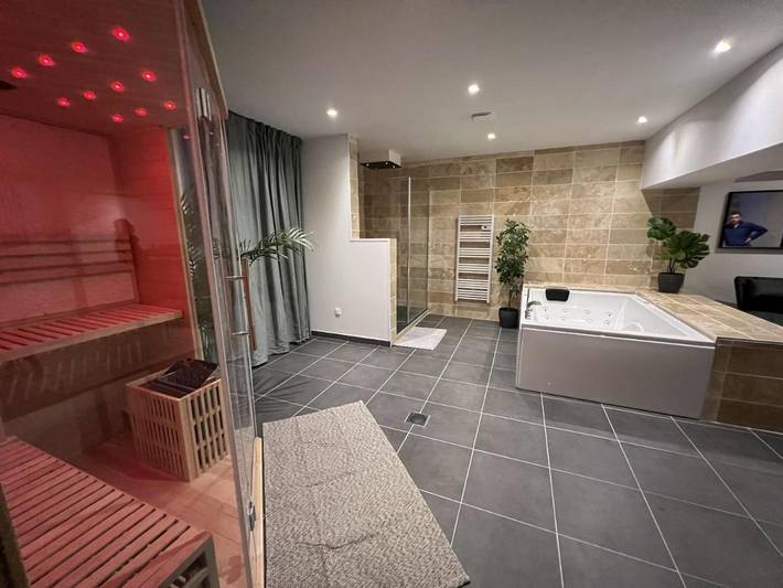 Appartement de vacances pour 2 personnes, avec Jacuzzi et Sauna à Laon