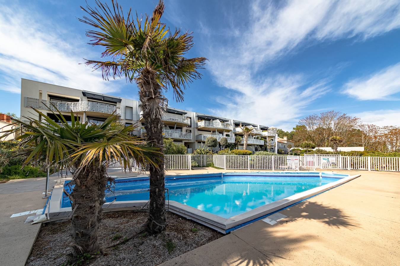 Appartement entier, Appartement 'Le Rêve' avec vue sur la mer, piscine partagée et Wi-Fi in La Tranche-sur-Mer, Vendée