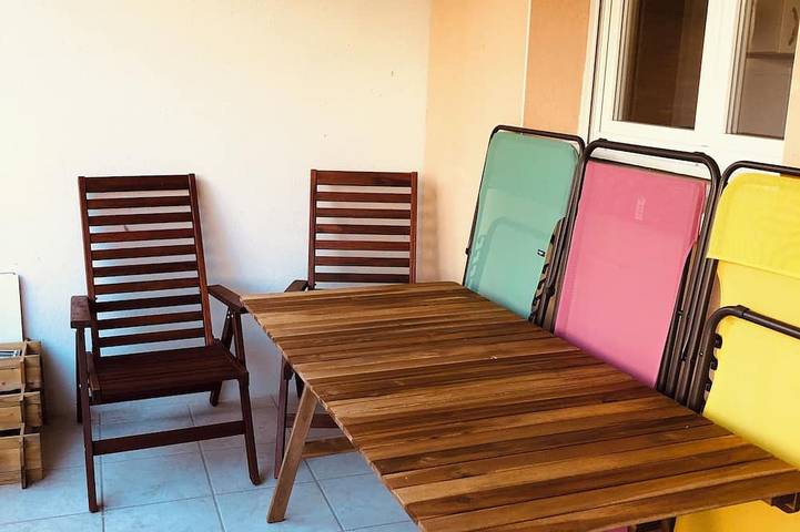Appartement entier, T2 traversant terrasse couverte parking privé, calme et proche du centre ville. in Dax, Région de Dax