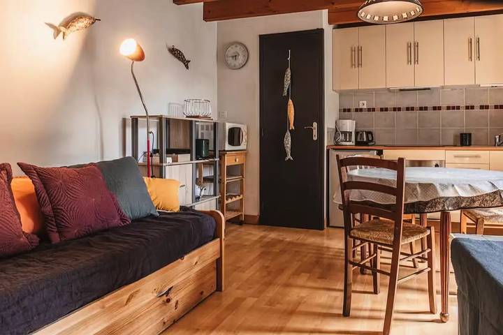 Gîte pour 3 personnes, avec piscine à Chirac