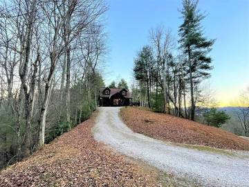 Gîte pour 4 personnes, avec balcon/terrasse et jacuzzi dans Almond (Caroline du Nord)