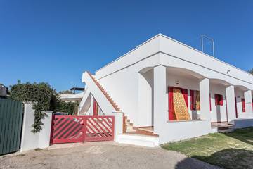 Location de vacances pour 7 personnes, avec jardin à Taviano
