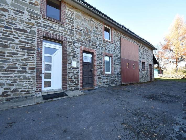 Location de vacances pour 10 personnes, avec jardin à Butgenbach