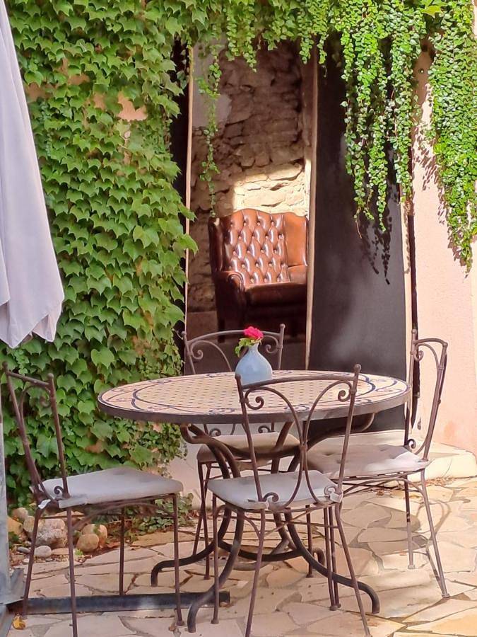 Location de vacances pour 4 personnes, avec jacuzzi ainsi que piscine et jardin, animaux acceptés à Sainte-Valière