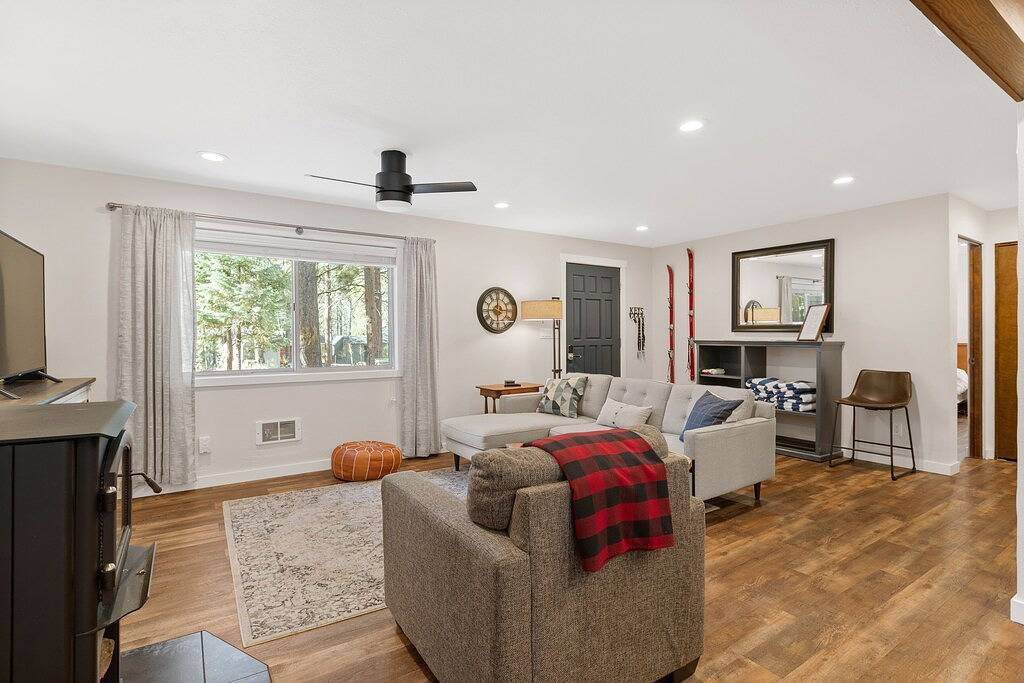 Walk to Village, Sharc Passes, Air Conditioning, King Bed, Bikes in Sunriver, Deschutes County