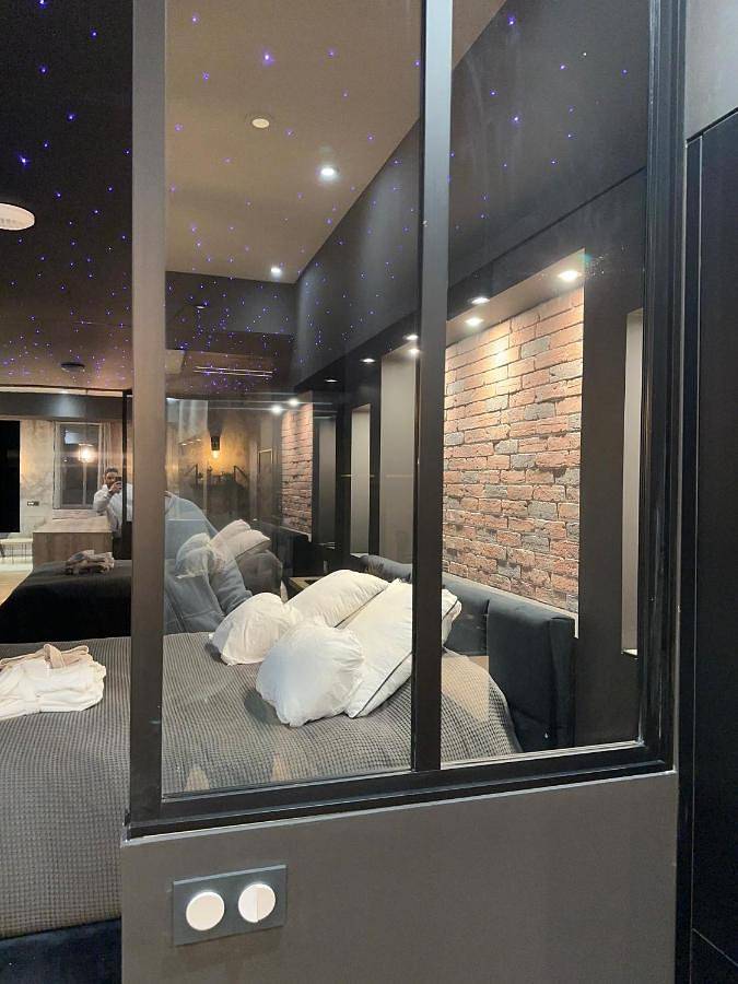 King Room with Spa Bath in Voreppe, Isère