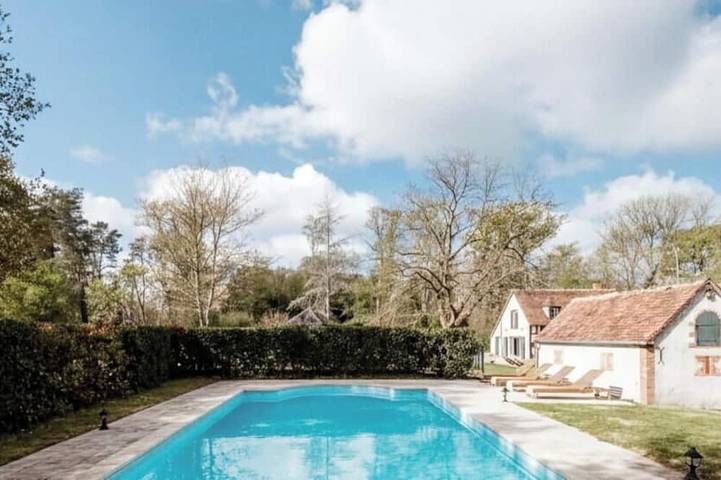 Location de vacances pour 14 personnes, avec jacuzzi et jardin à Montereau (homonymie)