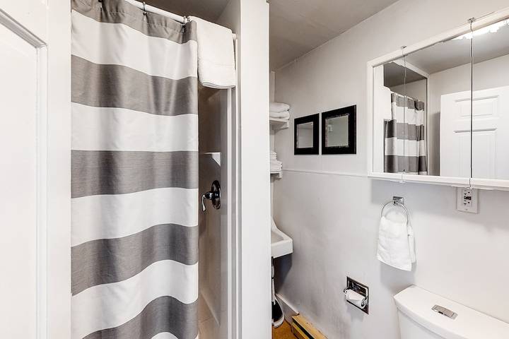 Gîte pour 2 personnes, avec terrasse dans Castine - 2