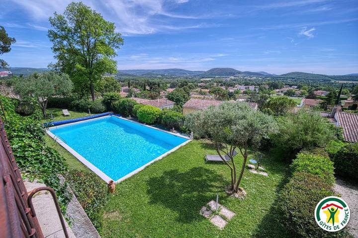 Gîte pour 4 personnes, avec piscine ainsi que jardin et terrasse - 1