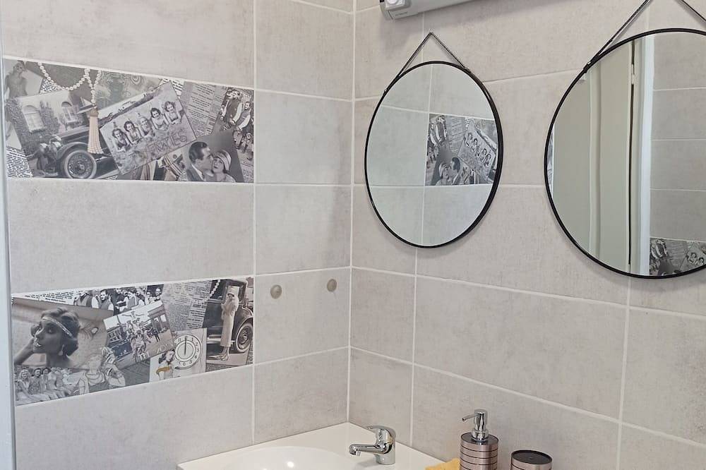 Ganze Wohnung, A charming 32 m² studio apartment with an adjoining terrace. in Les Pennes-Mirabeau, Mittelmeerküste (Frankreich)