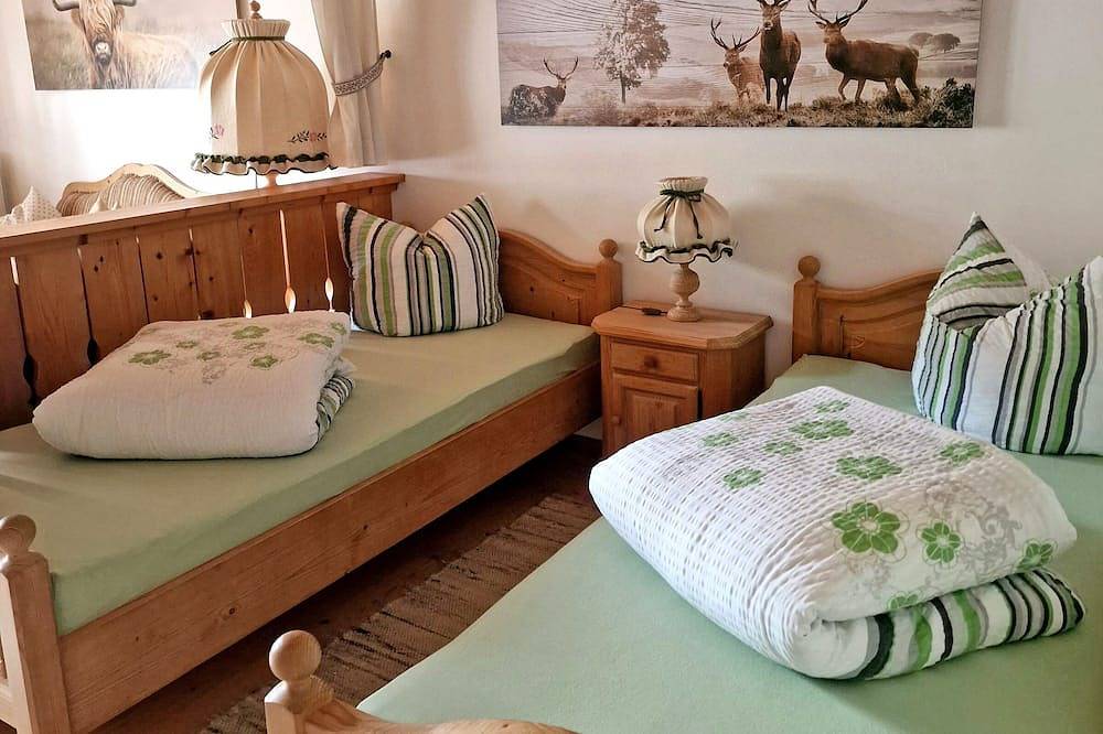Ganze Wohnung, Ferienwohnung Sonnenschein 32 qm, Wohn- und Schlafraum, Süd-West-Balkon in Sachrang, Aschau im Chiemgau